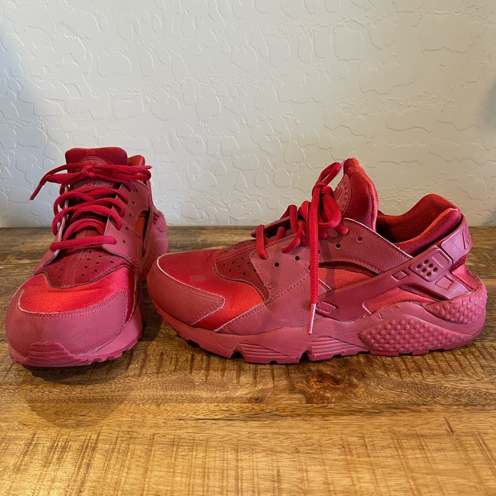 Nike Women's Sneakers - Red